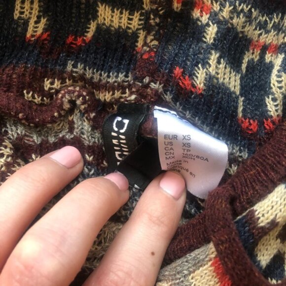 H&M Sweater Geometric Aztec Print Hood Size XS Excellent Condition Multi Color - Picture 2 of 2